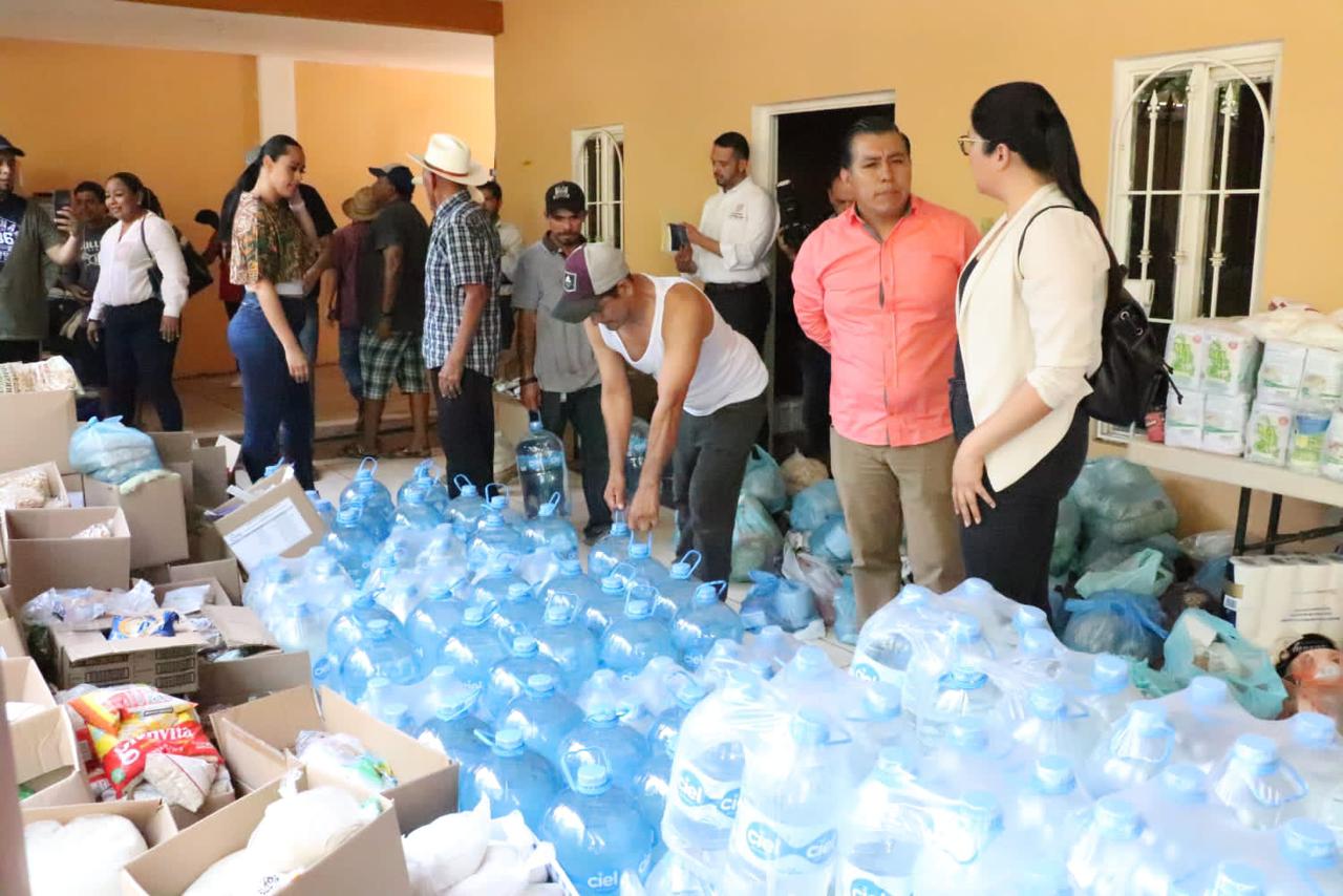 Entrega Segob víveres a personas refugiadas en Apatzingán.