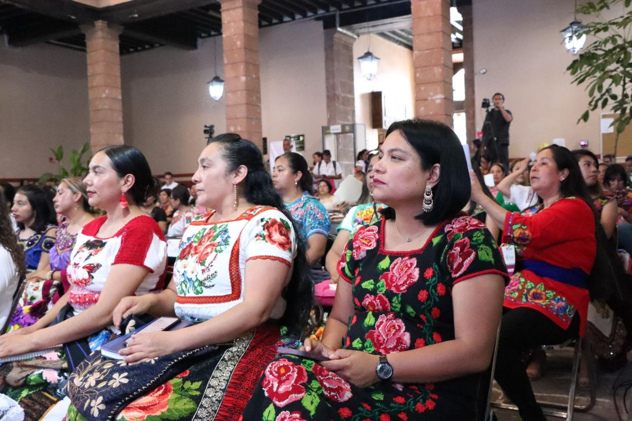 Llama Erendira Isauro a mujeres indígenas a la unidad