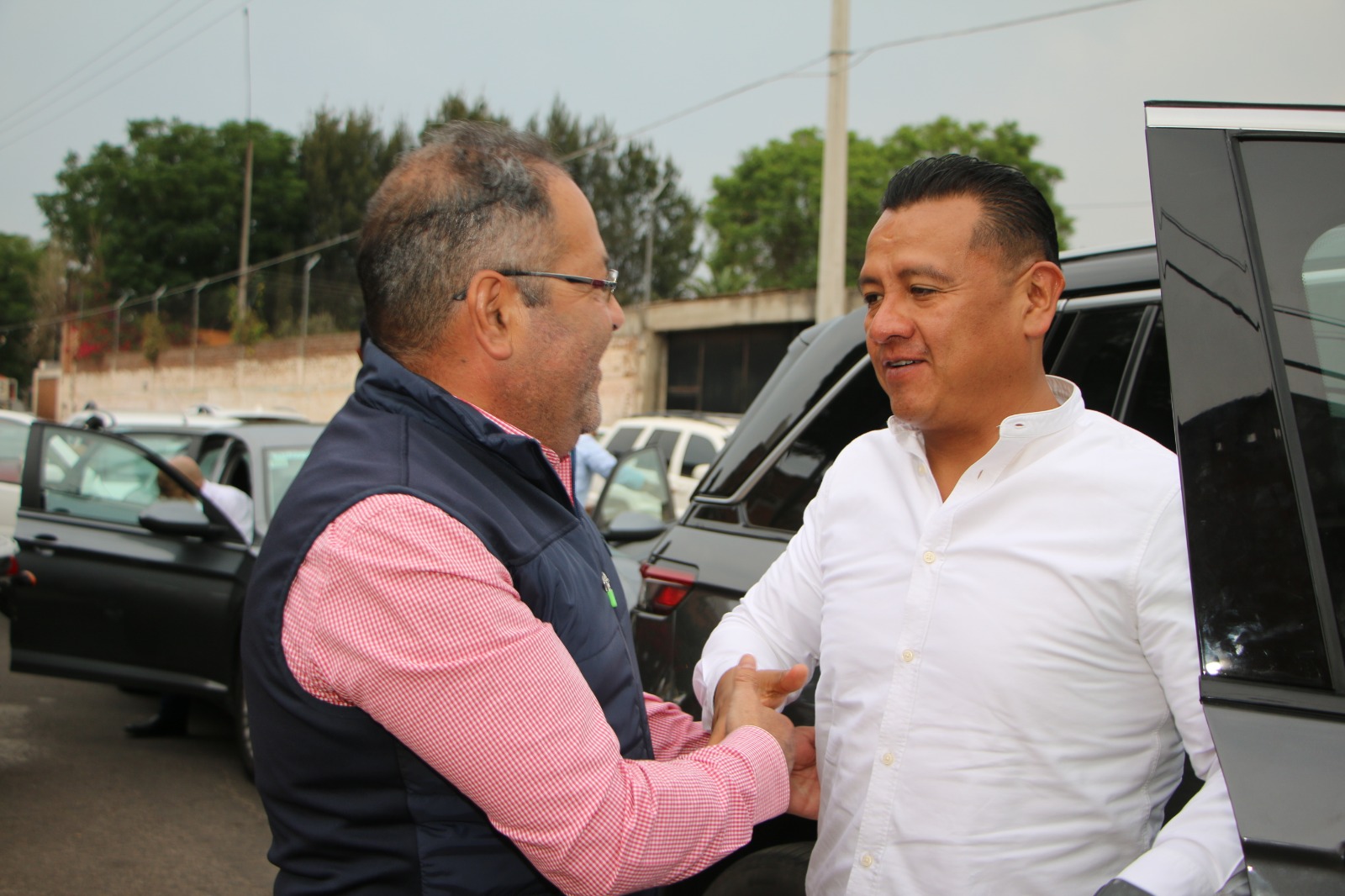 El secretario de Gobierno, Carlos Torres Piña y José Luis Téllez, inauguraron la pavimentación de la Calle Virrey de Mendoza.