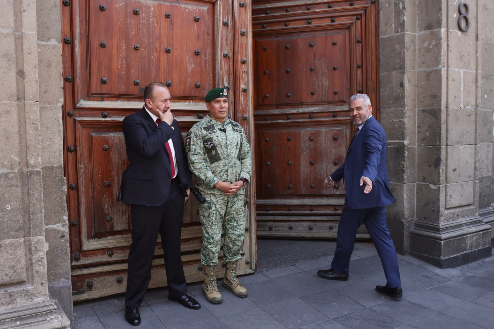 AMLO y gobernadores acuerdan avanzar en la conclusión de obras públicas.