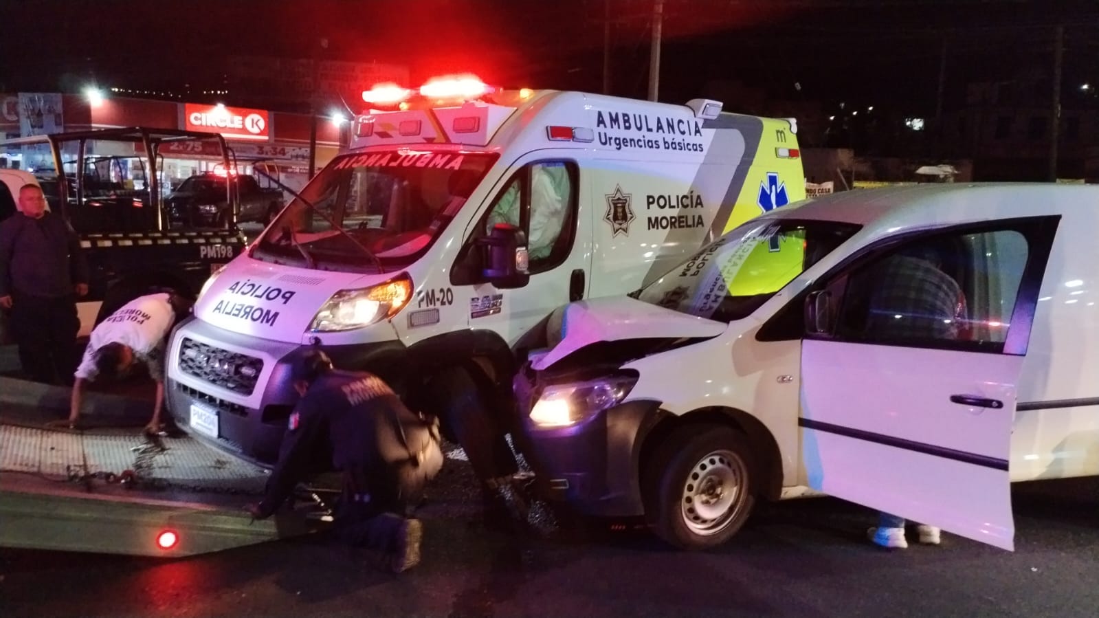 COLISIÓN ENTRE CAMIONETA Y AMBULANCIA EN MORELIA
