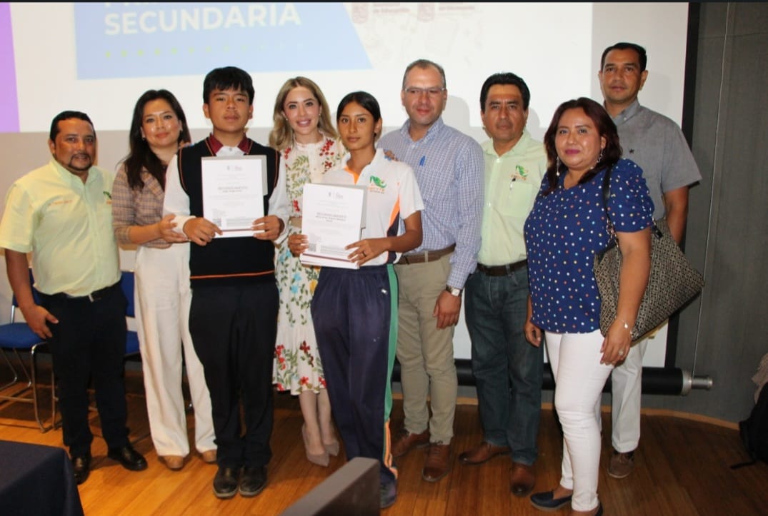Dos estudiantes del Cecytem, entre los 5 ganadores del programa de Lectura Científica