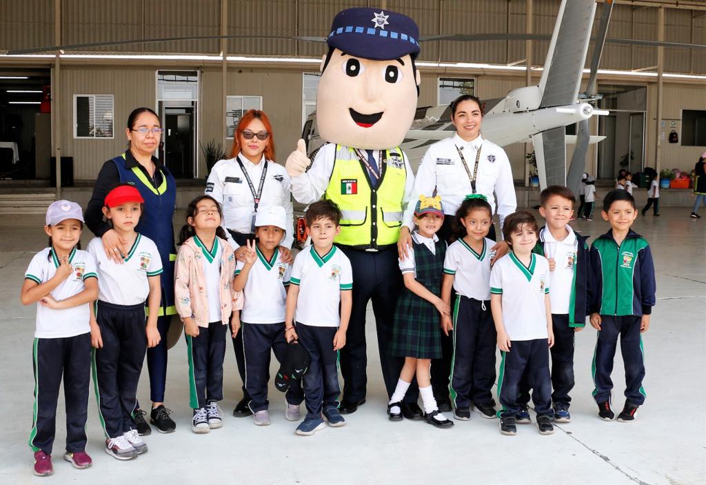 Servicios Aéreos de la SSP ofrece el taller “Aprende a Volar con tu Guardia Civil”, a estudiantes de Morelia.
