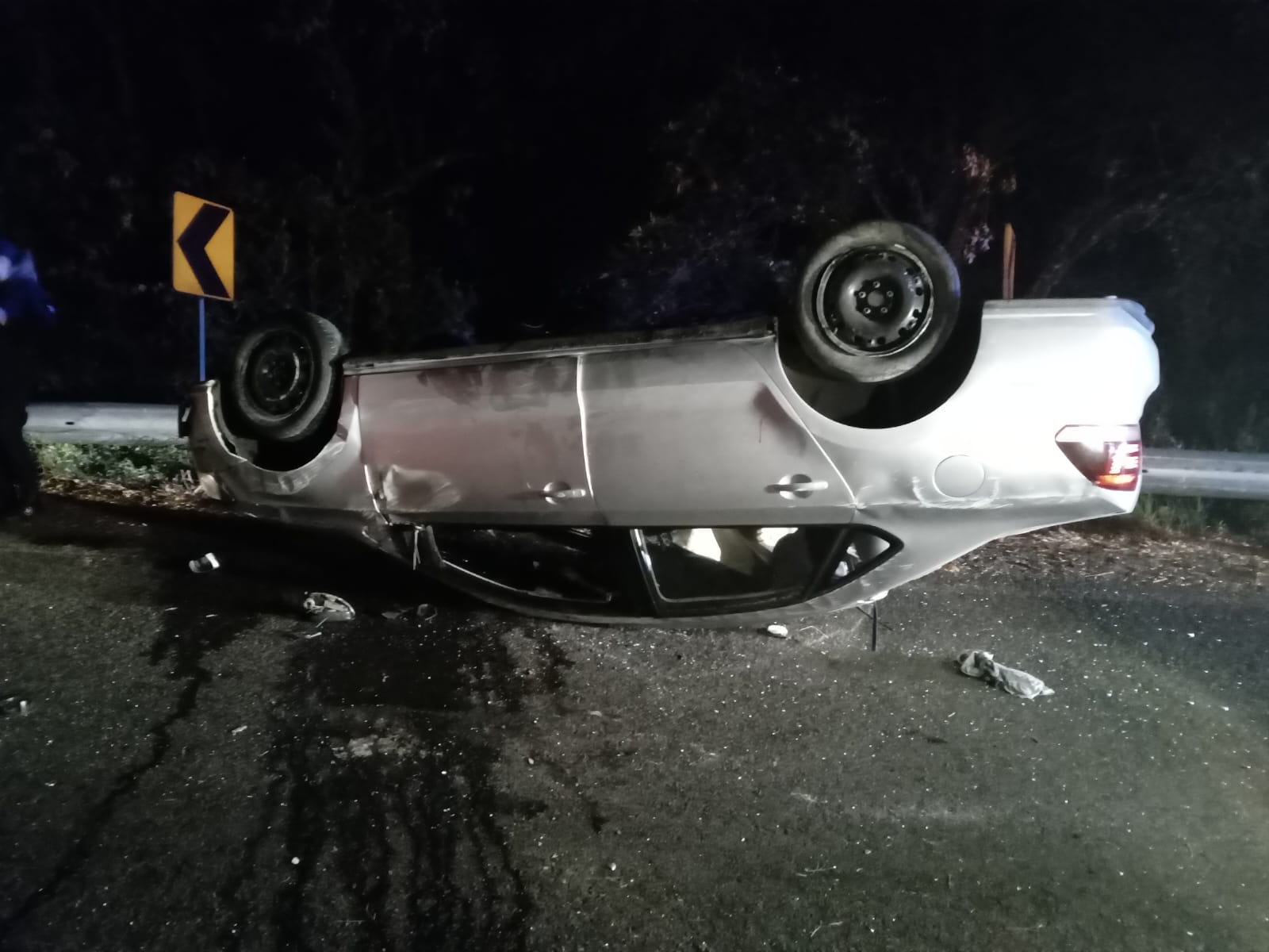 Volcadura sin lesionados en la carretera federal 15 México-Nogales a la altura del municipio de Tuxpan.