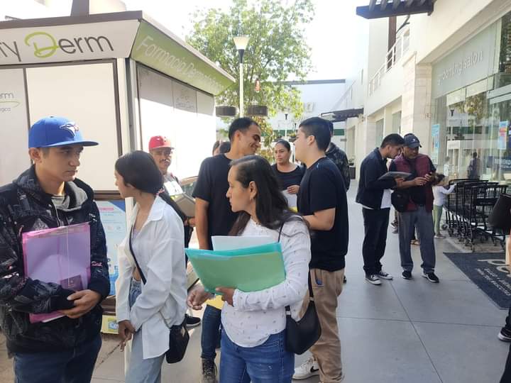 Apoya Semigrante en trámite del pasaporte estadounidense