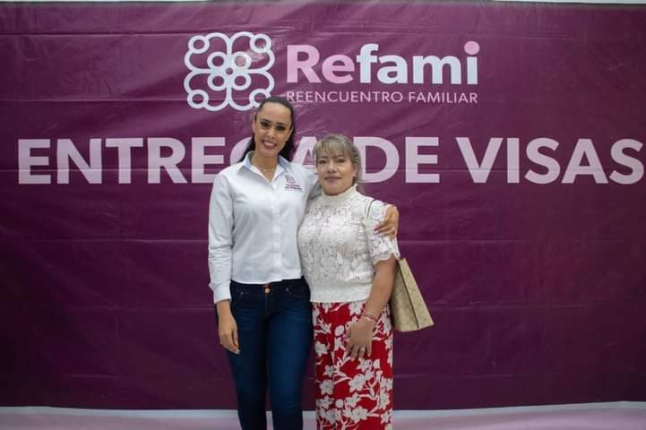 Semigrante apoya a adultos mayores para tramitar visa estadounidense.
