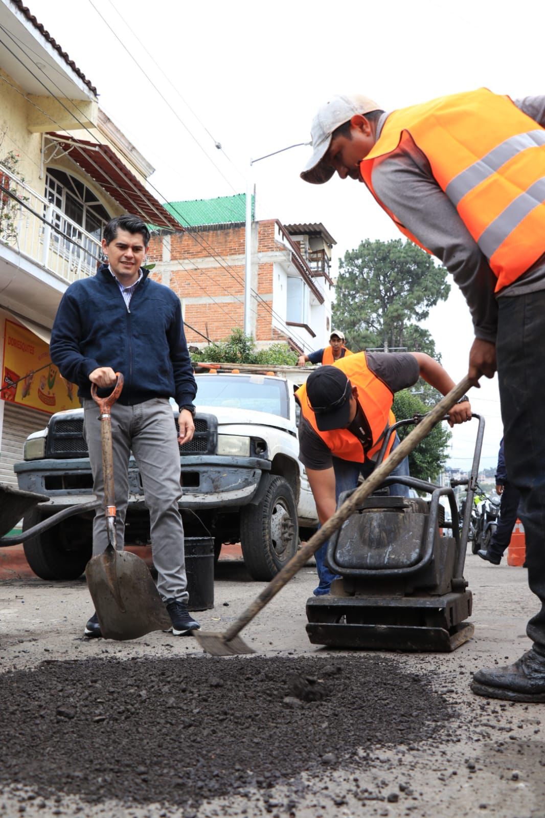 Anuncia Toño Ixtláhuac reconstrucción de varias calles de la ciudad