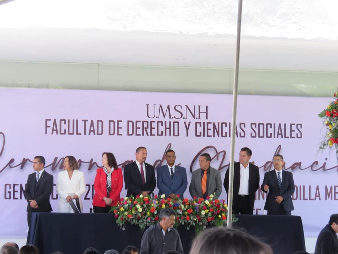 En Unidad Profesional se realizó graduación y entrega de cartas a pasantes de Derecho