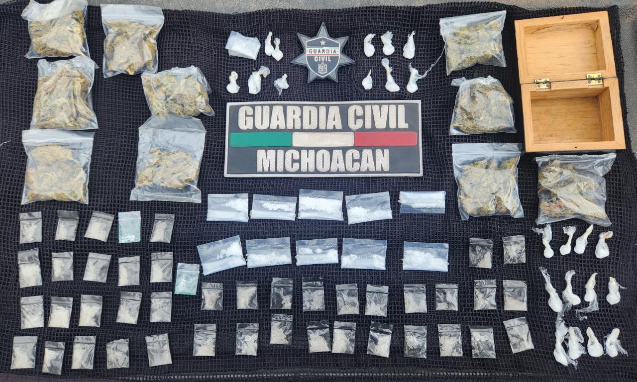 En Uruapan, SSP detiene a dos presuntos distribuidores de droga