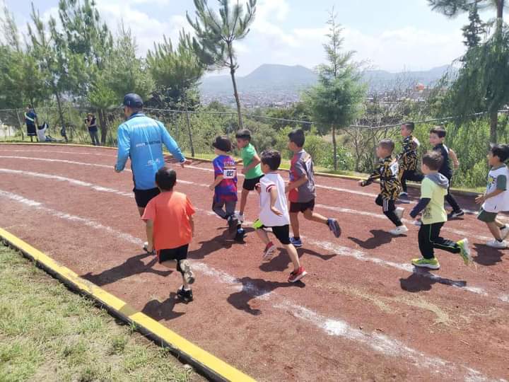 Club Guepardos de Atletismo imparte curso de verano