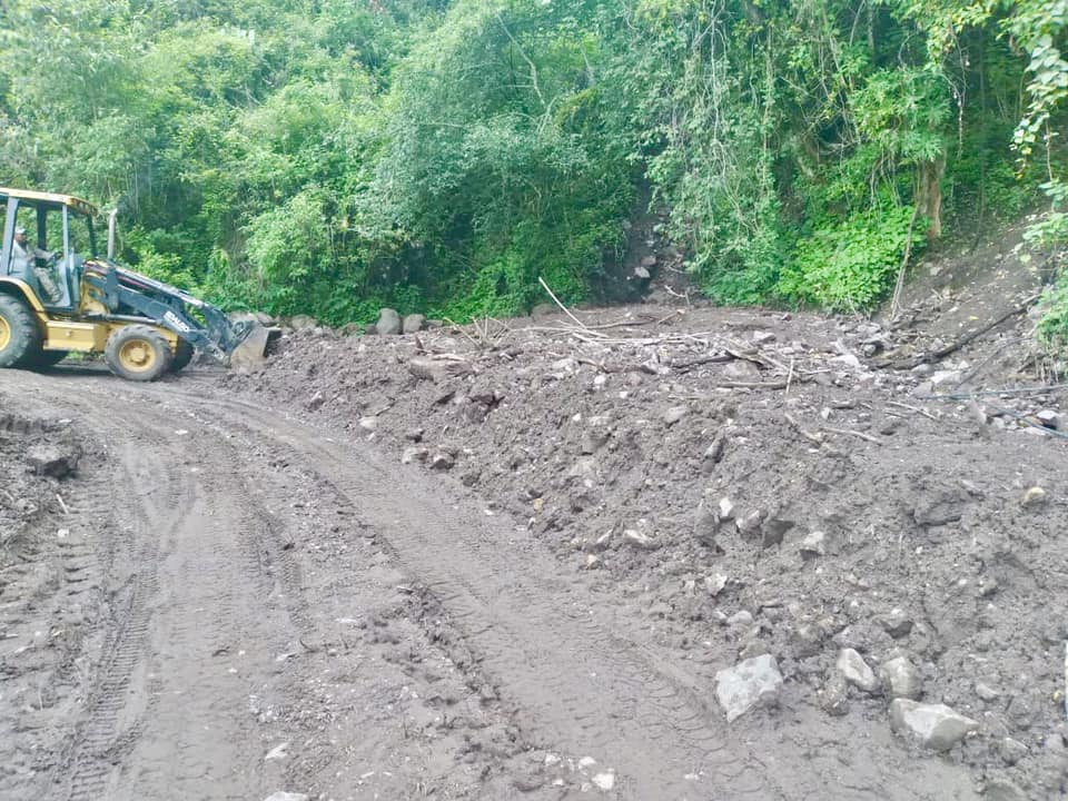 Estamos trabajando en la rehabilitación de caminos rurales saca cosechas en las localidades del Municipio.