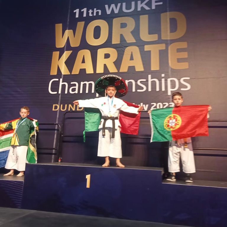 Conquista Christopher Ángeles medalla de oro en Campeonato Mundial de Karate