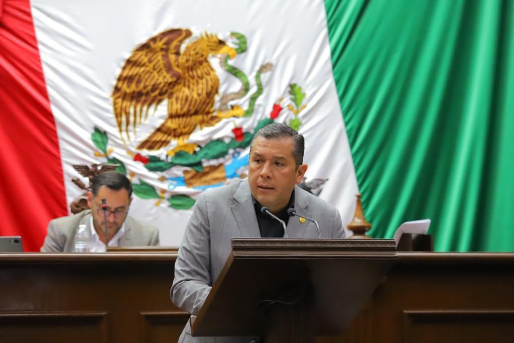 Juan Carlos Barragán presenta iniciativa para mejorar los centros de detención municipal “barandillas»