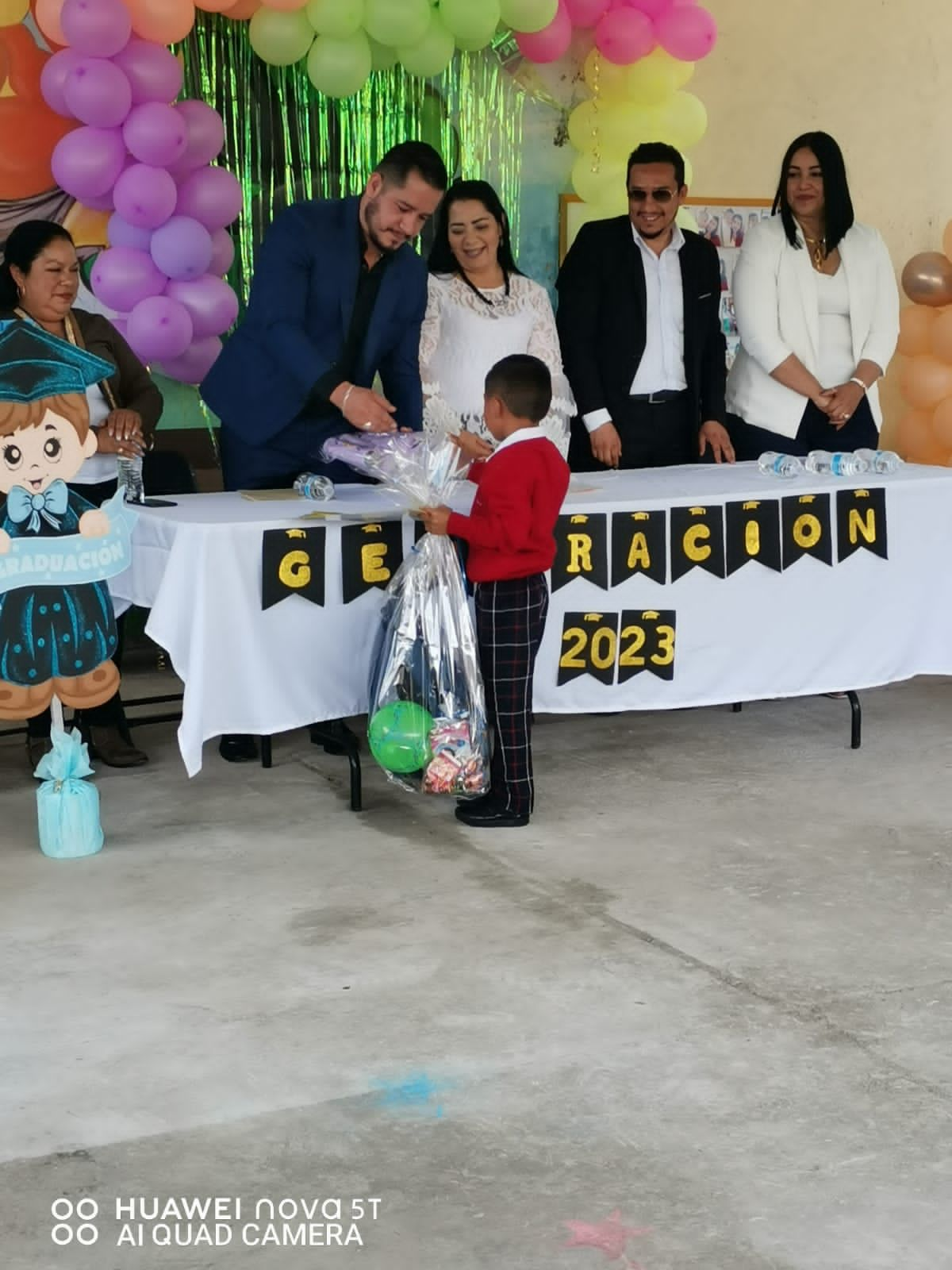 Apadrina el Lic. Víctor Hugo García generación del Jardín de Niños Quetzalcóatl de la localidad de Las Pilas