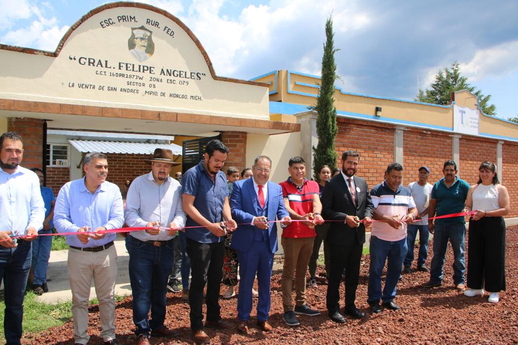 ​José Luis Téllez inauguró los trabajos de construcción de la barda perimetral de la Escuela Primaria General Felipe Ángeles de la Venta