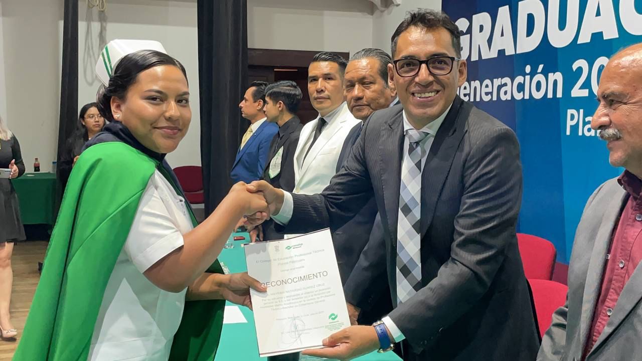 Egresan casi 3 mil estudiantes del Conalep Michoacán