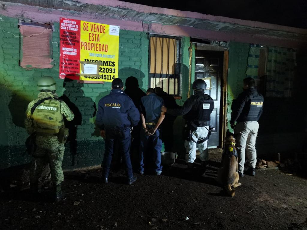 En cateo, detiene FGE a Ramón “N” presunto responsable de delitos contra la salud, en Morelia.