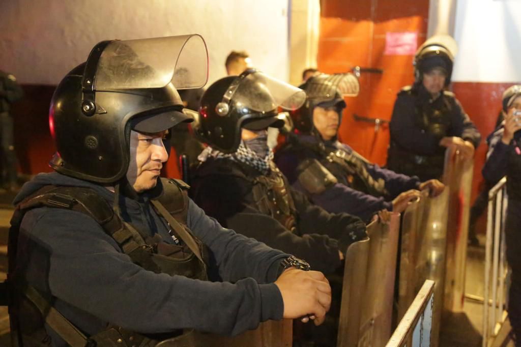 Tras clausura del mercado municipal de Pátzcuaro, SSP, FGE y Policía Auxiliar resguardan el recinto
