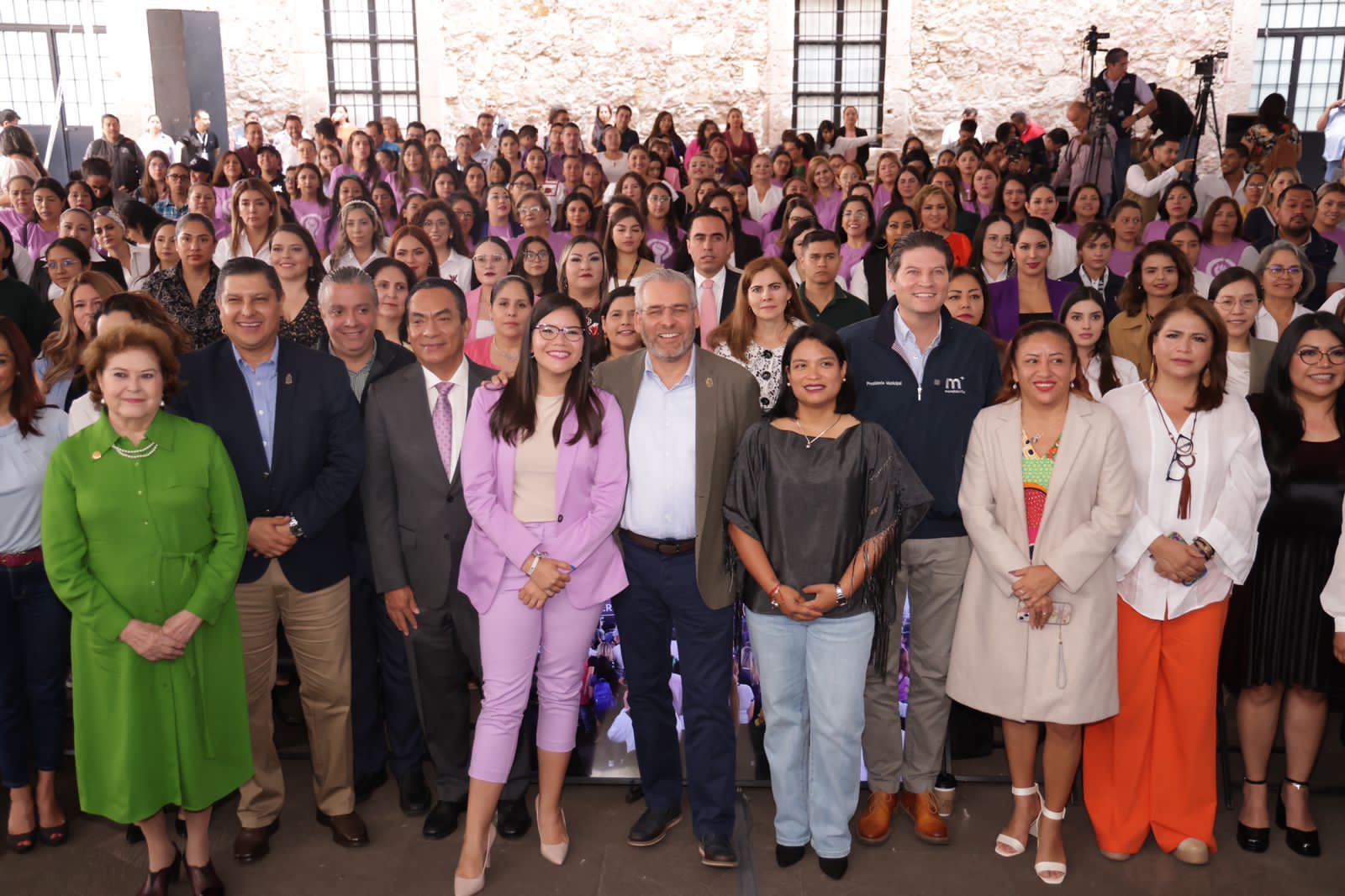 Lanza Bedolla programa para dar 6 mil 223 pesos mensuales a mujeres egresada de refugios.