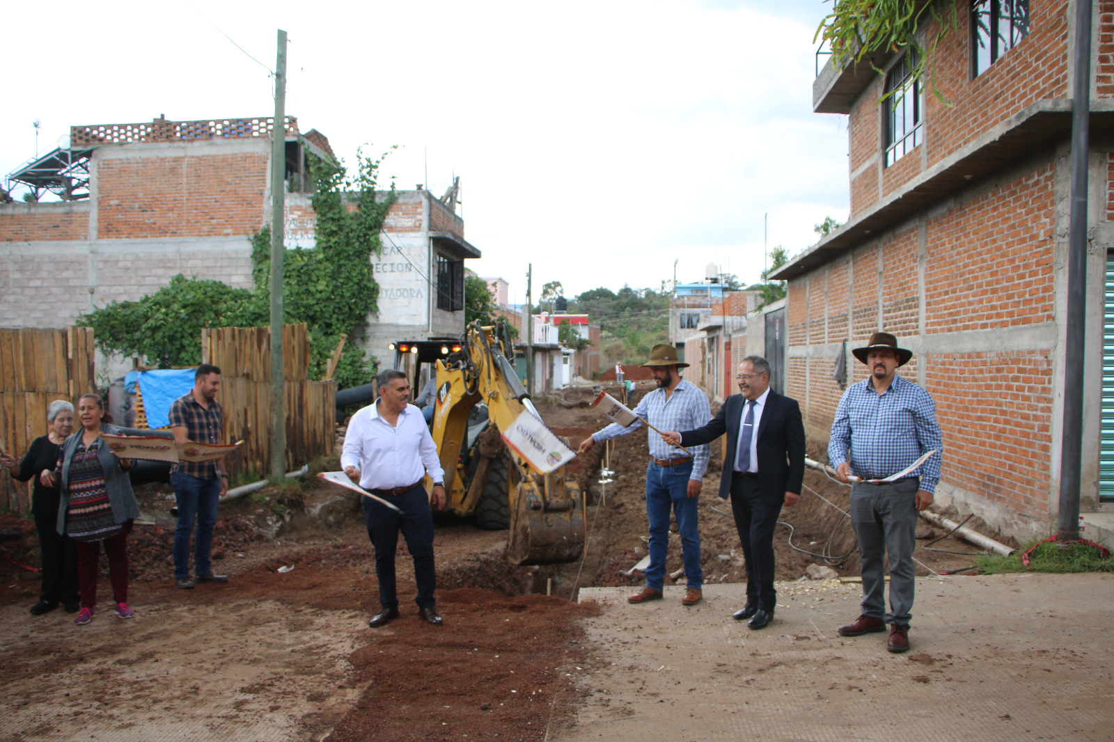 Se inicia obra de pavimentación hidráulica y rehabilitación de drenaje en la calle Tabachines de la colonia La Palma.