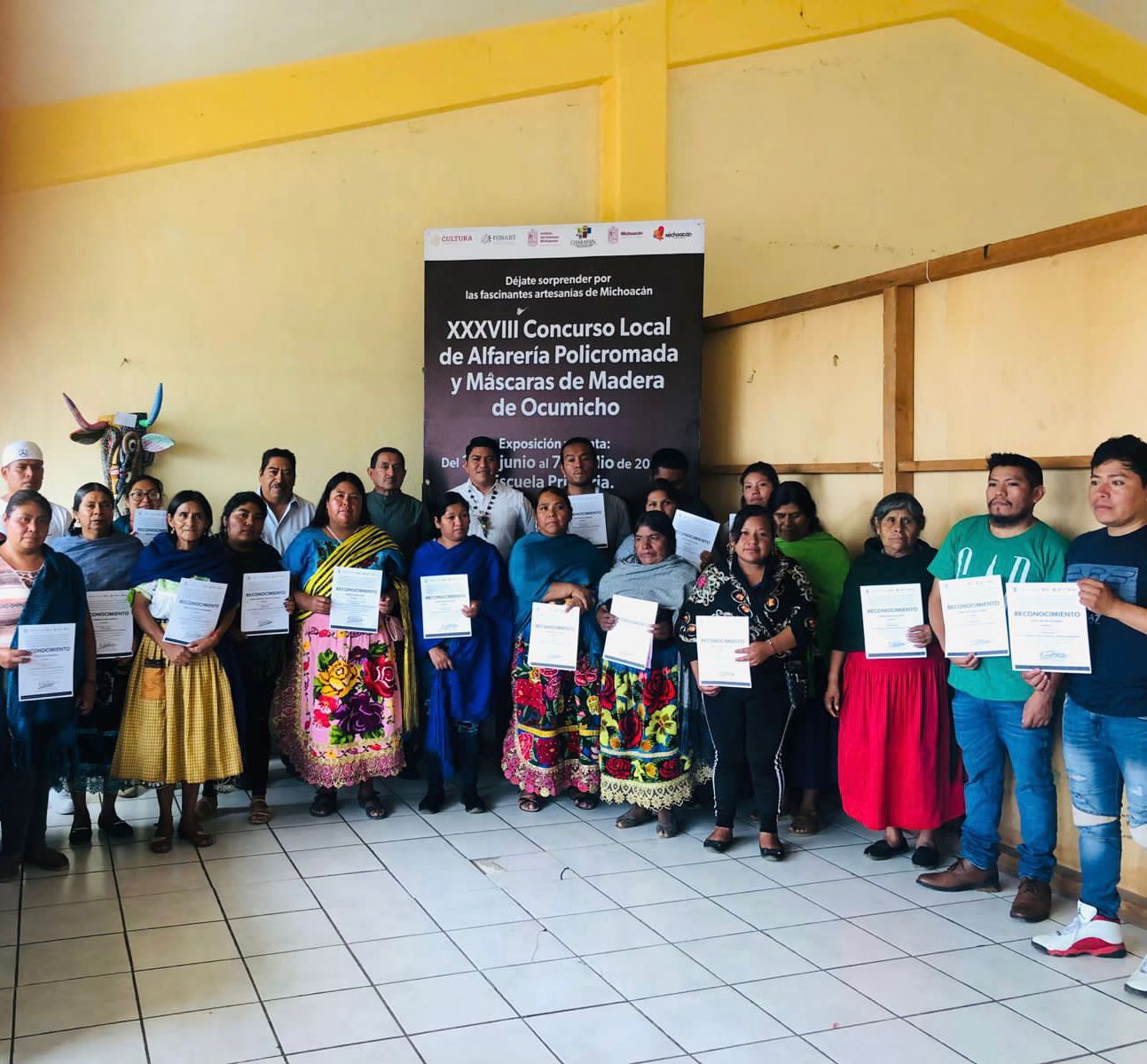 Premian a lo mejor del sector artesanal en concurso de alfarería de Ocumicho