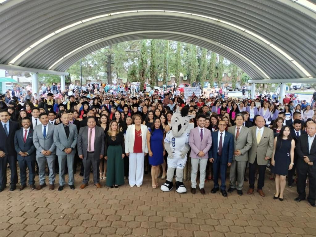 Se gradúan 135 profesionistas del IMCED, en Zitácuaro