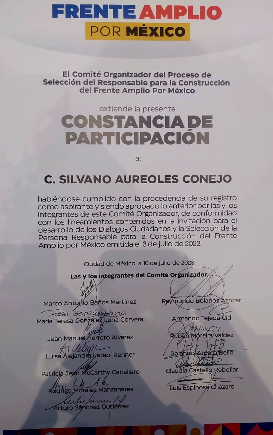 Silvano Aureoles, primero en recibir constancia para participar en el Frente Amplio por México