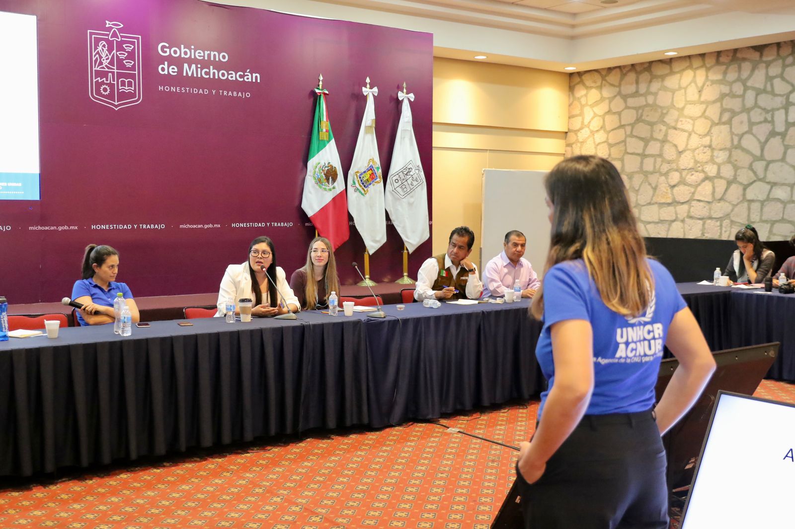 Brindan herramientas a periodistas para cubrir el desplazamiento en Michoacán.