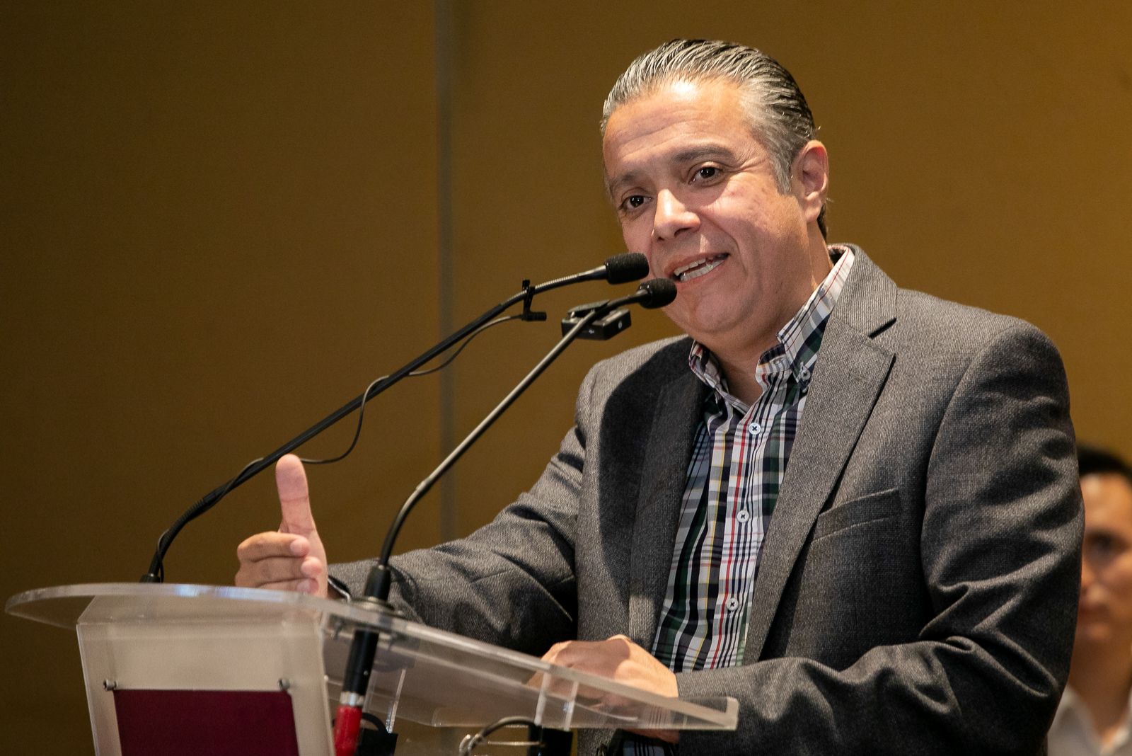 Regularizados, más de 118 mil autos chocolate en Michoacán: Luis Navarro.