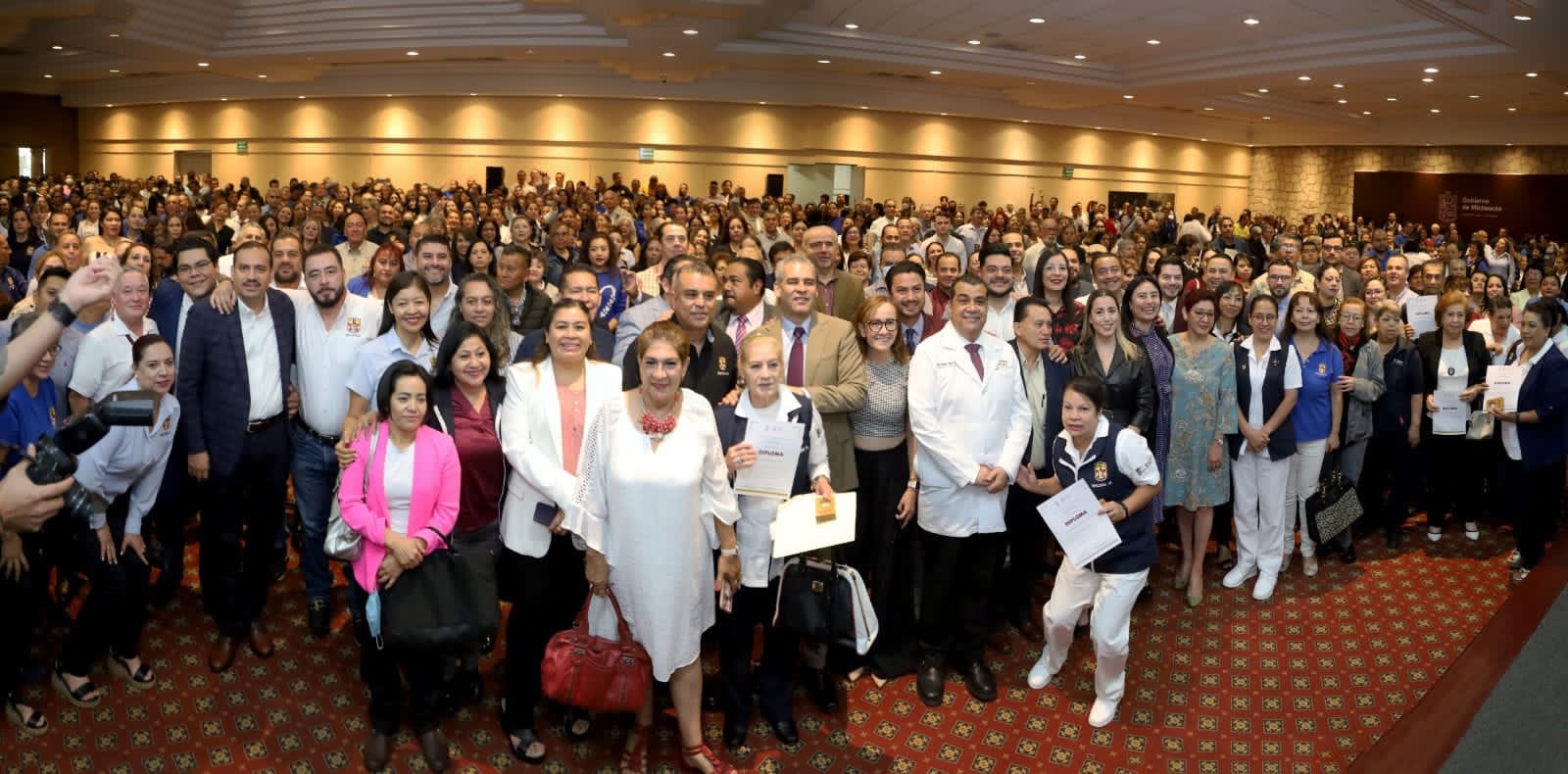 De la incertidumbre a la estabilidad laboral 450 empleados de salud: Elías Ibarra.