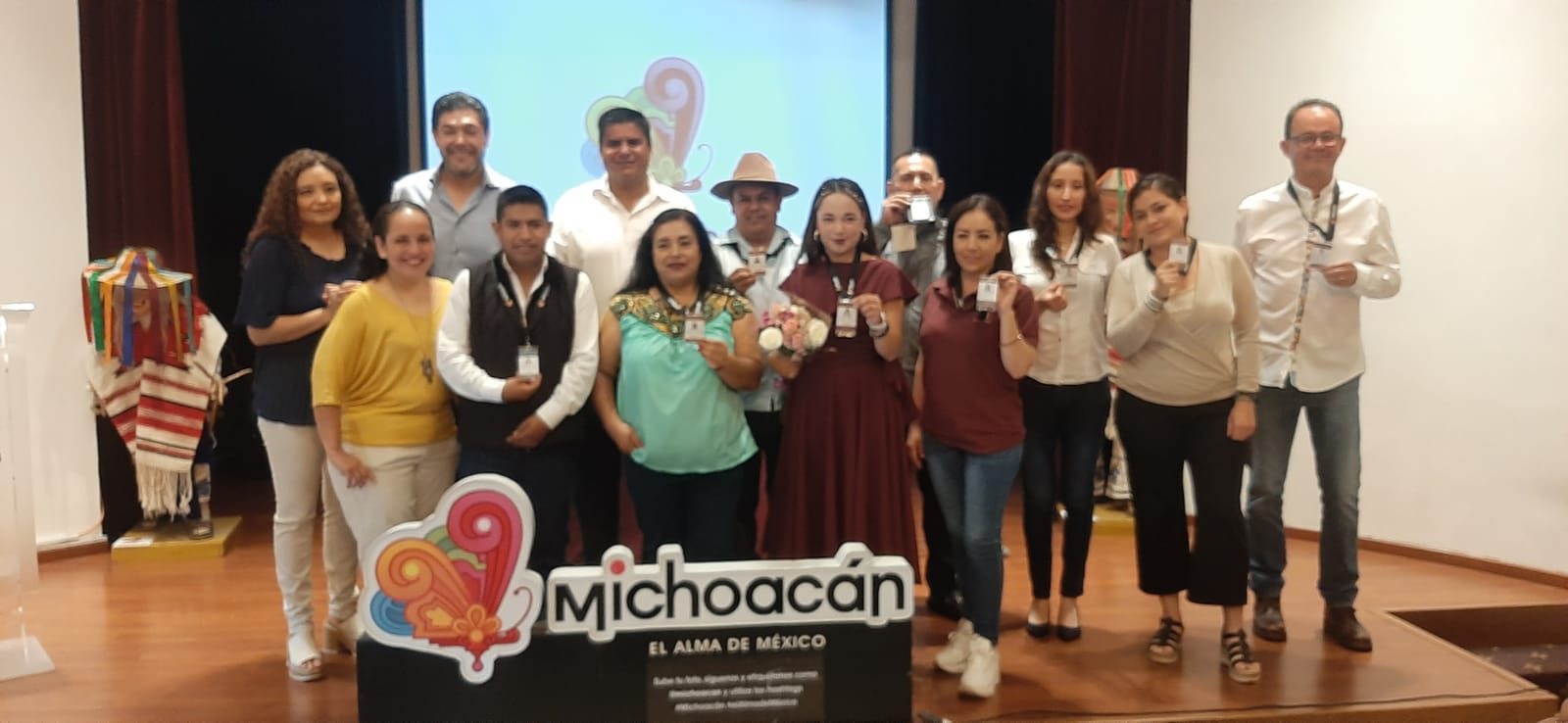 Apoya Sectur formación de guías de turistas.