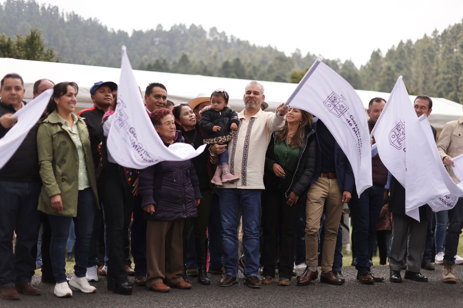 Arranca Bedolla rehabilitación de corredor turístico en el Oriente; conecta a cuatro municipios.