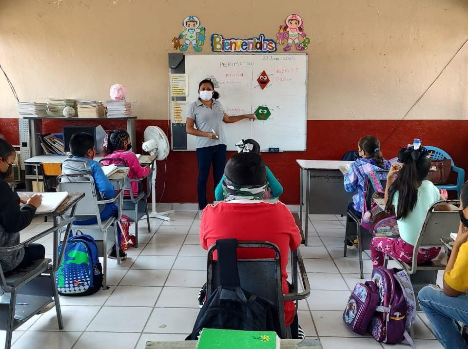 SEE regulariza a 31 mil estudiantes en rezago educativo