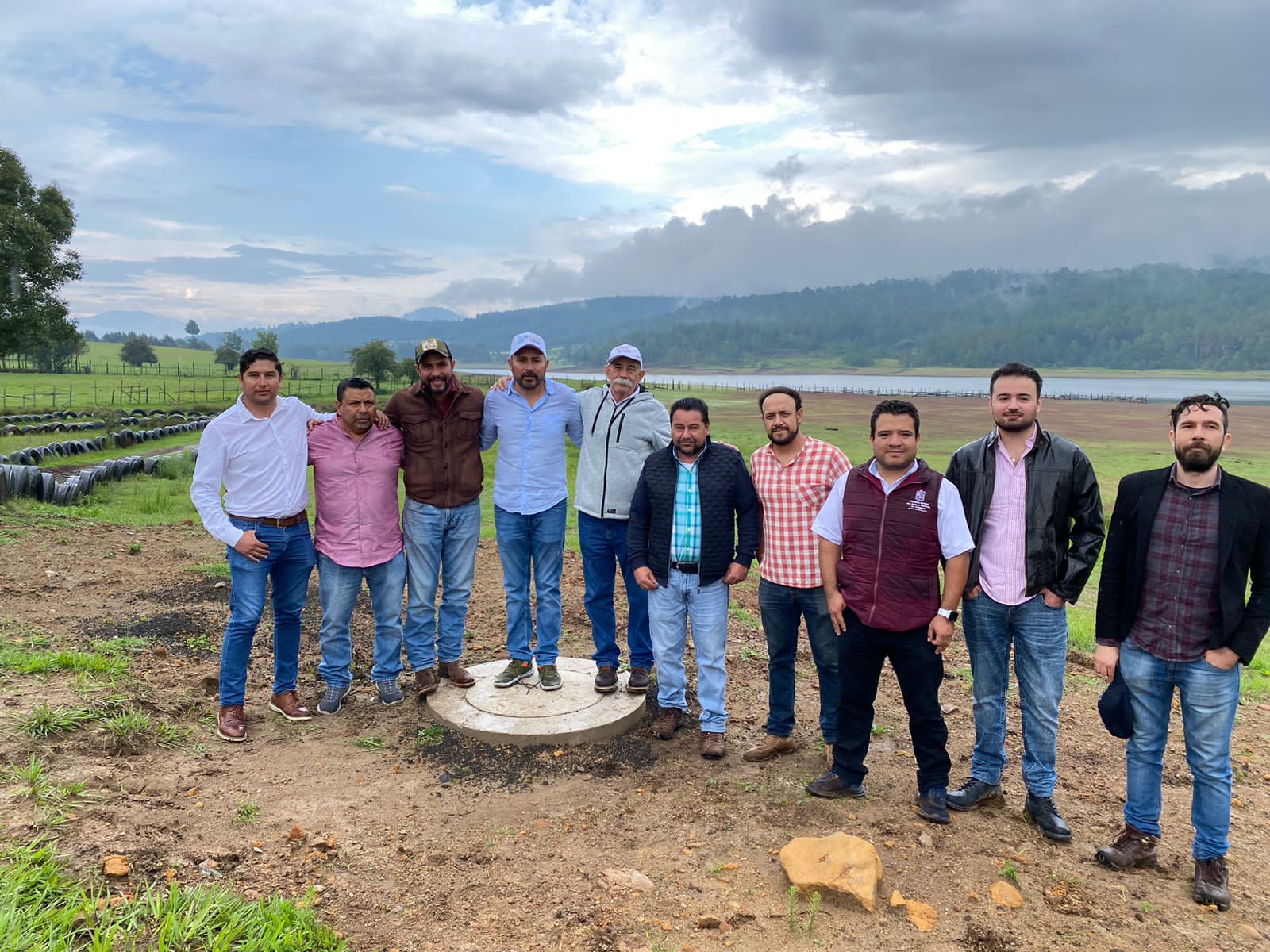 Supervisa CEAC avances de saneamiento en la presa Mata de Pinos.