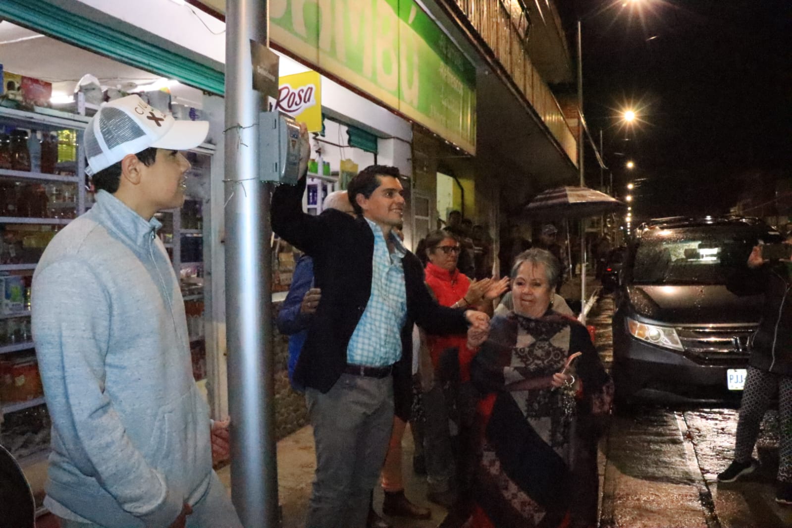 Ilumina Gobierno de Toño Ixtláhuac 600 metros de la calle 5 de Mayo 