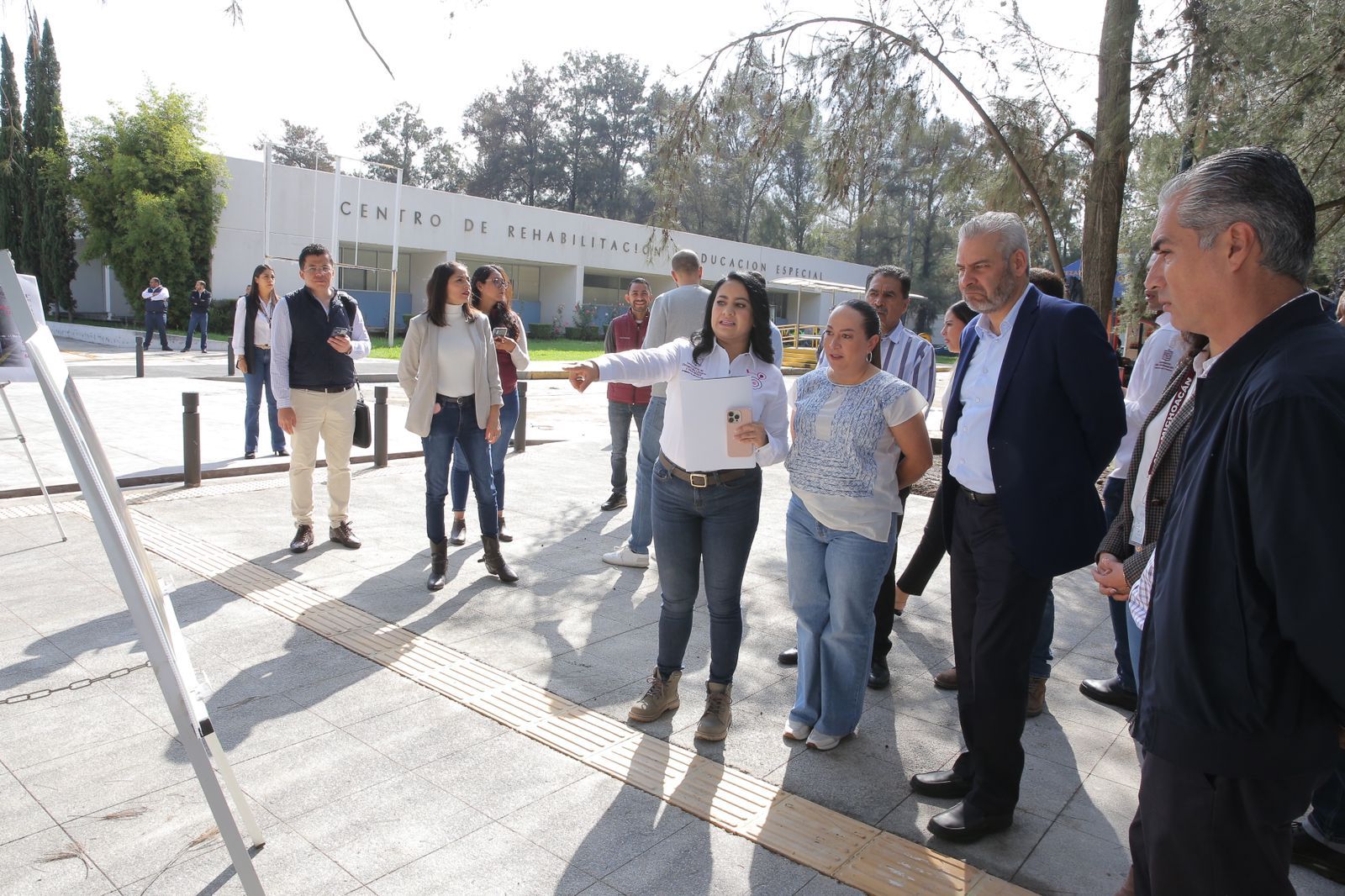 Supervisa Bedolla avance de obras en inmediaciones del CREE