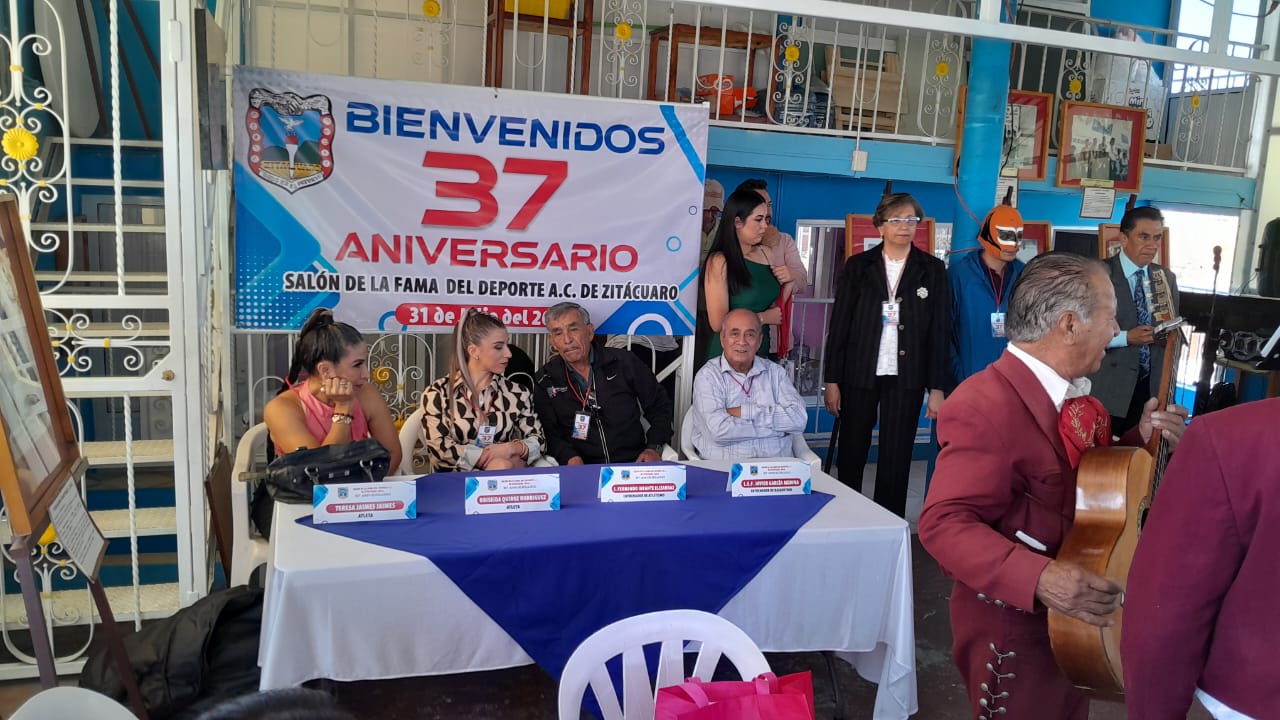 37 años de reconocer el talento y los logros de los zitacuarenses