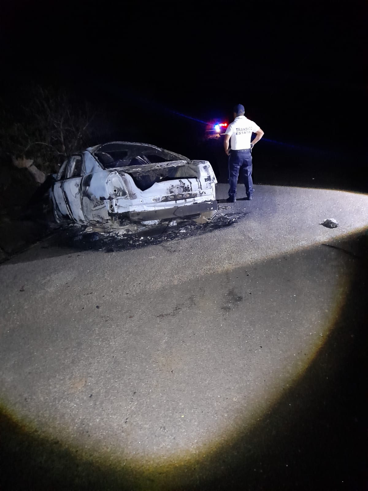Volcadura de vehículo en Puruándiro deja un muerto calcinado y varios lesionados