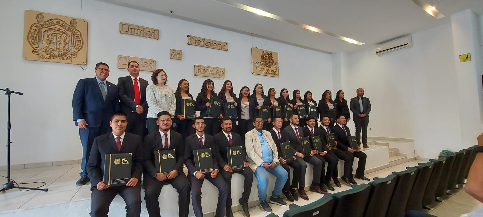 En la Unidad Profesional se graduaron 28 nuevos licenciados y licenciadas en administración de la generación 2019-2023