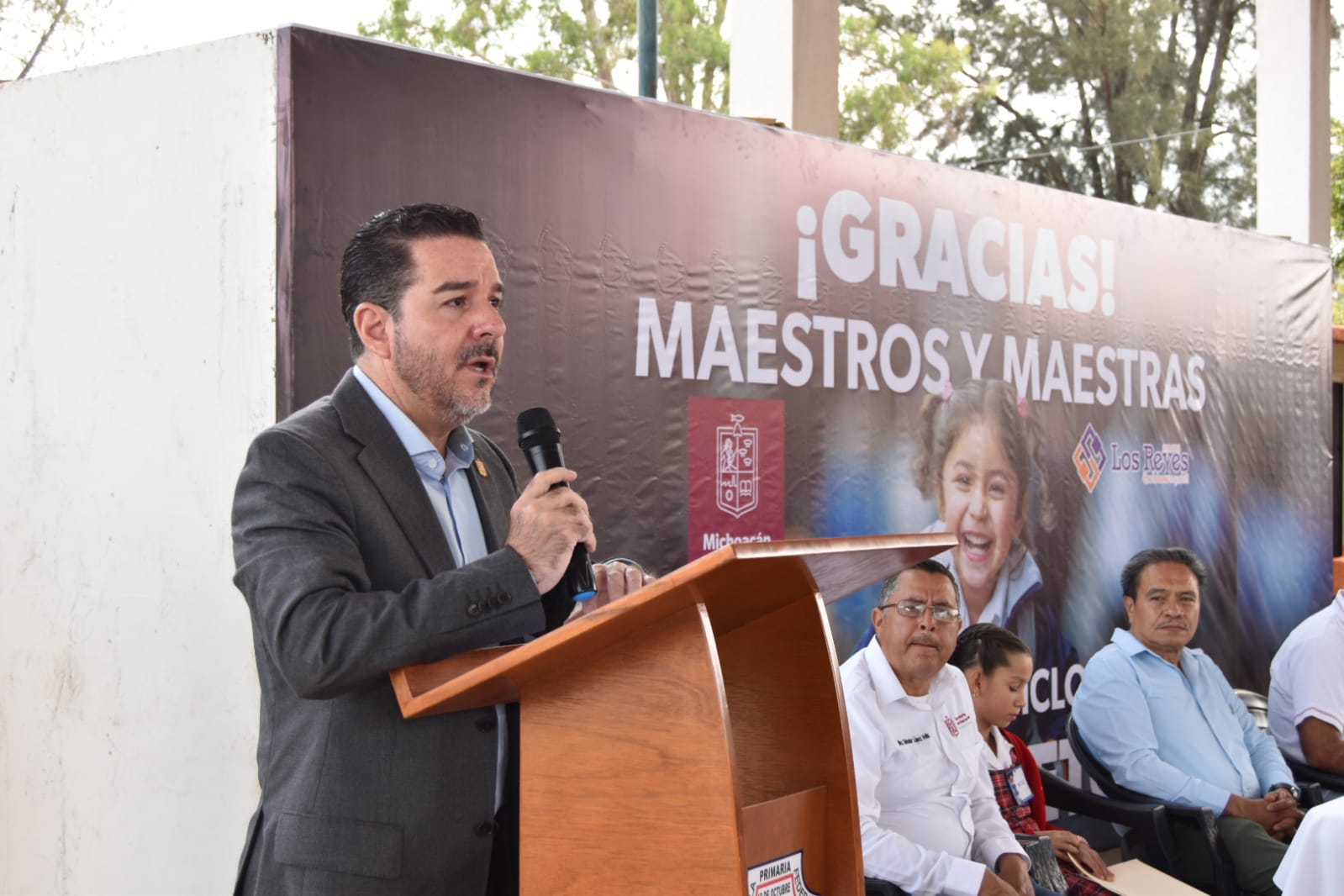 Con entrega de libros Michoacán garantiza educación de niñas y niños: IVEM