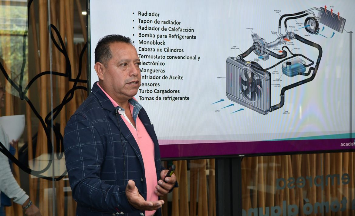 Capacita Sedeco a emprendedores sobre mantenimiento vehicular