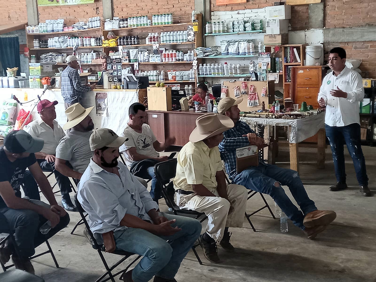 Sader y productores de Jeráhuaro alistan plan regional frutícola