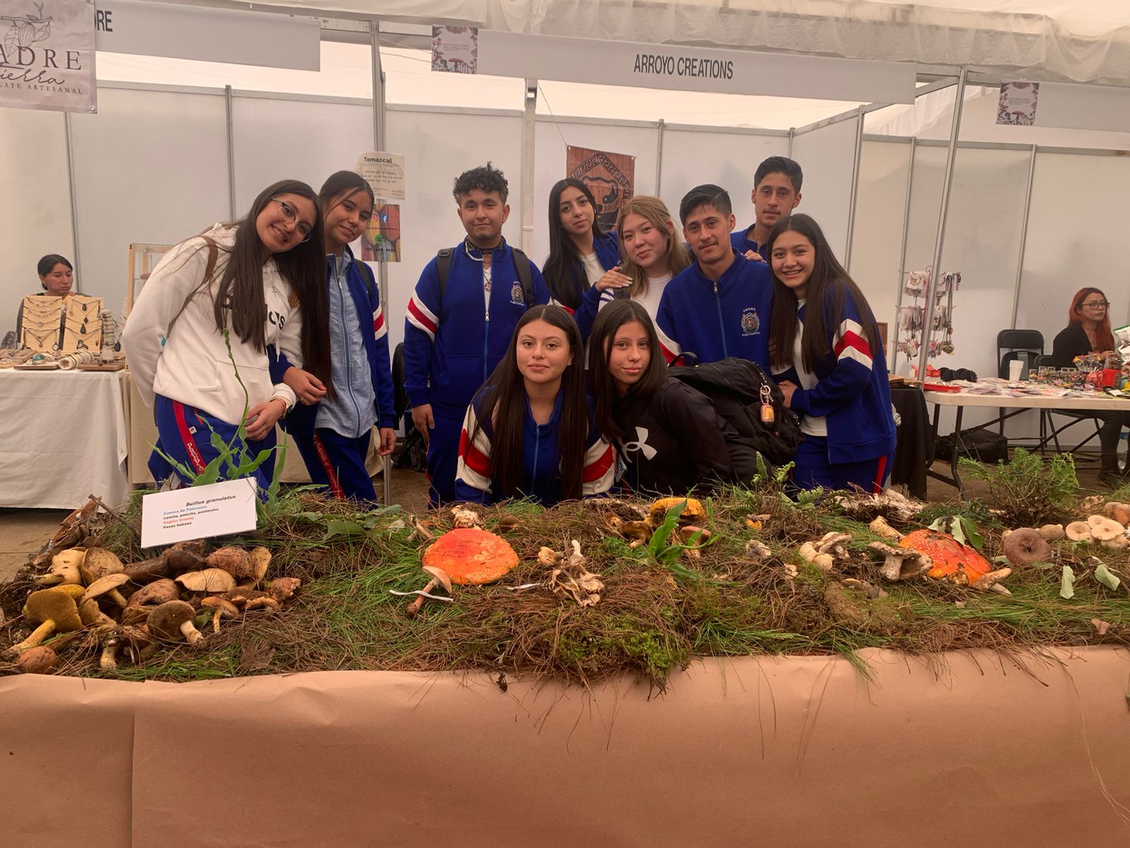 Alumnos de Prepa Taximaroa visitaron la Feria del Hongo en Senguio