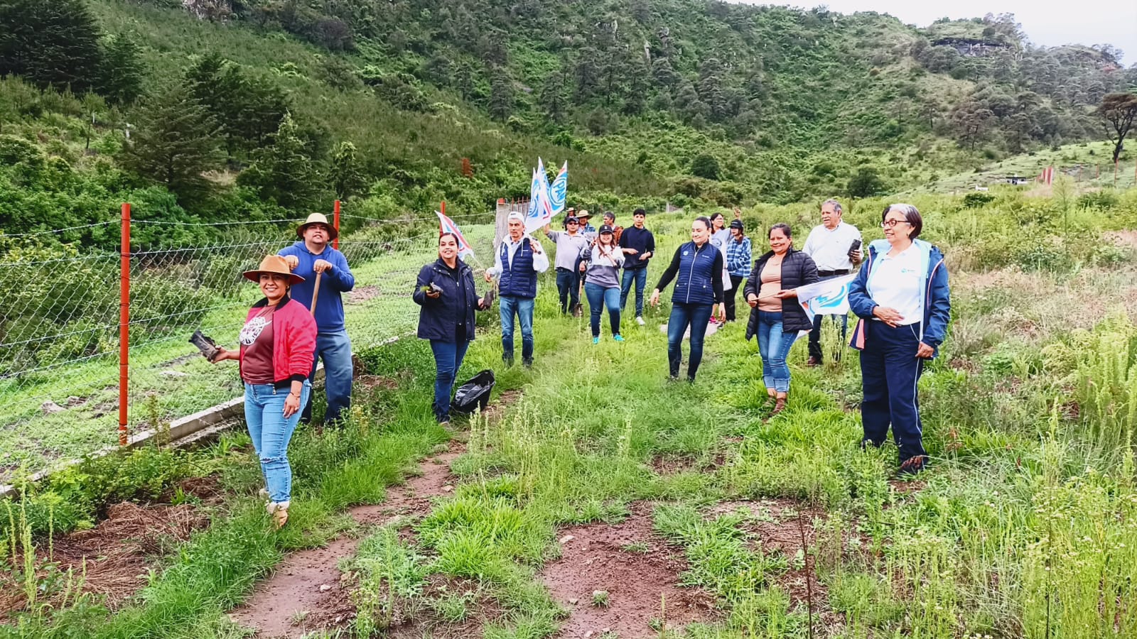 Directivos y militantes del PAN reforestaron en Huaniqueo y La Huerta