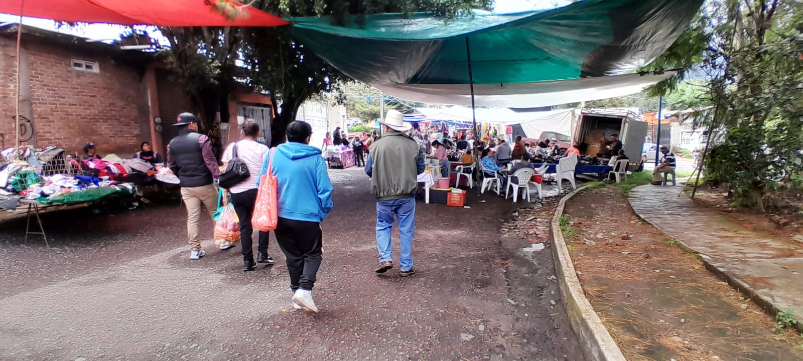 Una Tradición Ya De 20 Años El Tianguis De Los Domingos En La Joya El Clarín 