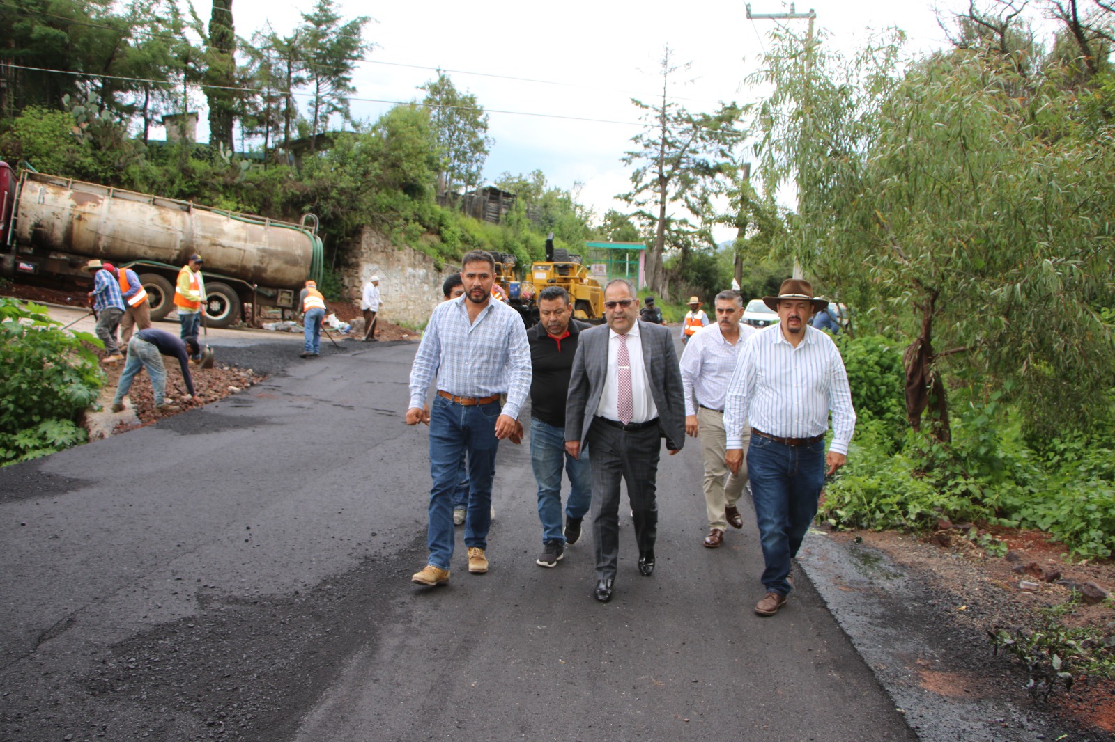José Luis Téllez constató los trabajos de reencarpetamiento del camino que conduce a la localidad de Tierras Coloradas de San Pedro