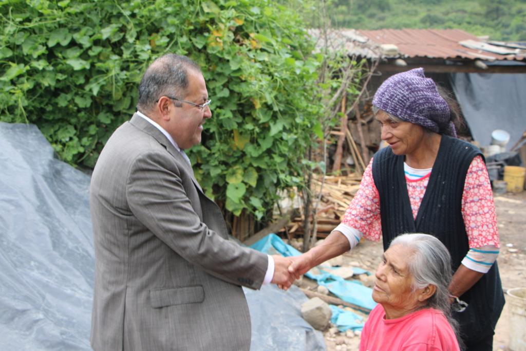 ​José Luis Téllez entregó 200 despensas a familias vulnerables de la Tenencia de San Matías