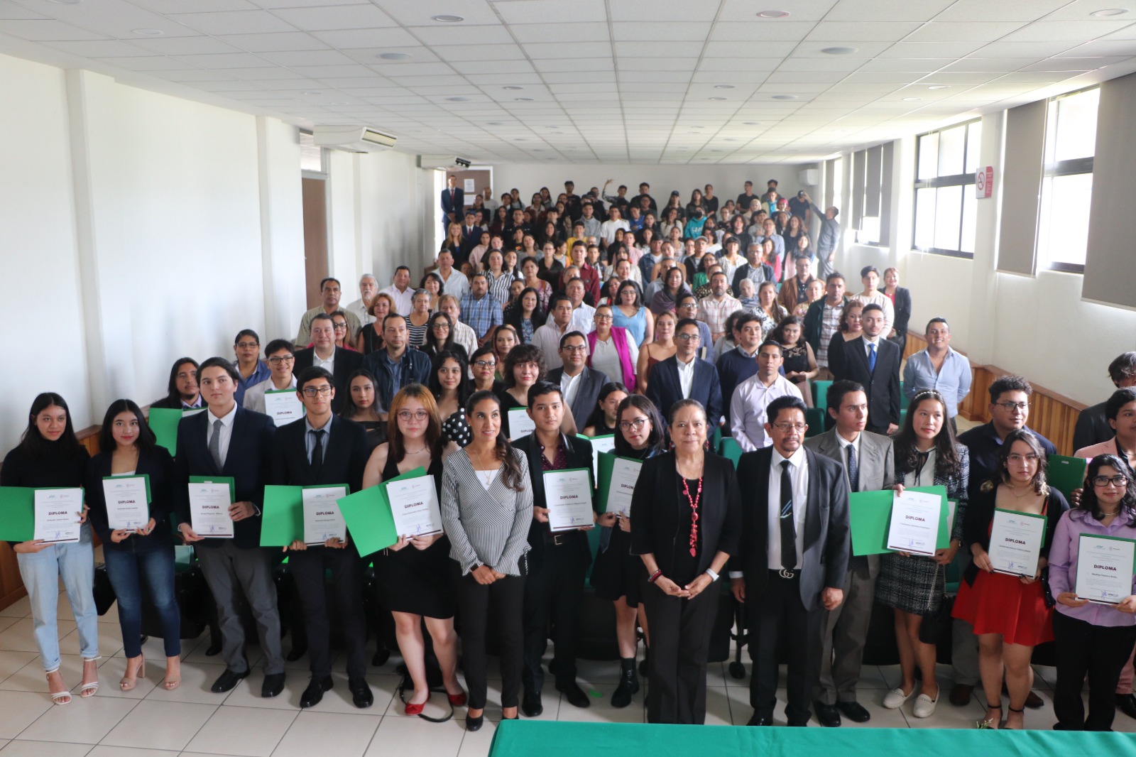 UTM celebra la graduación de estudiantes de Lenguas Extranjeras