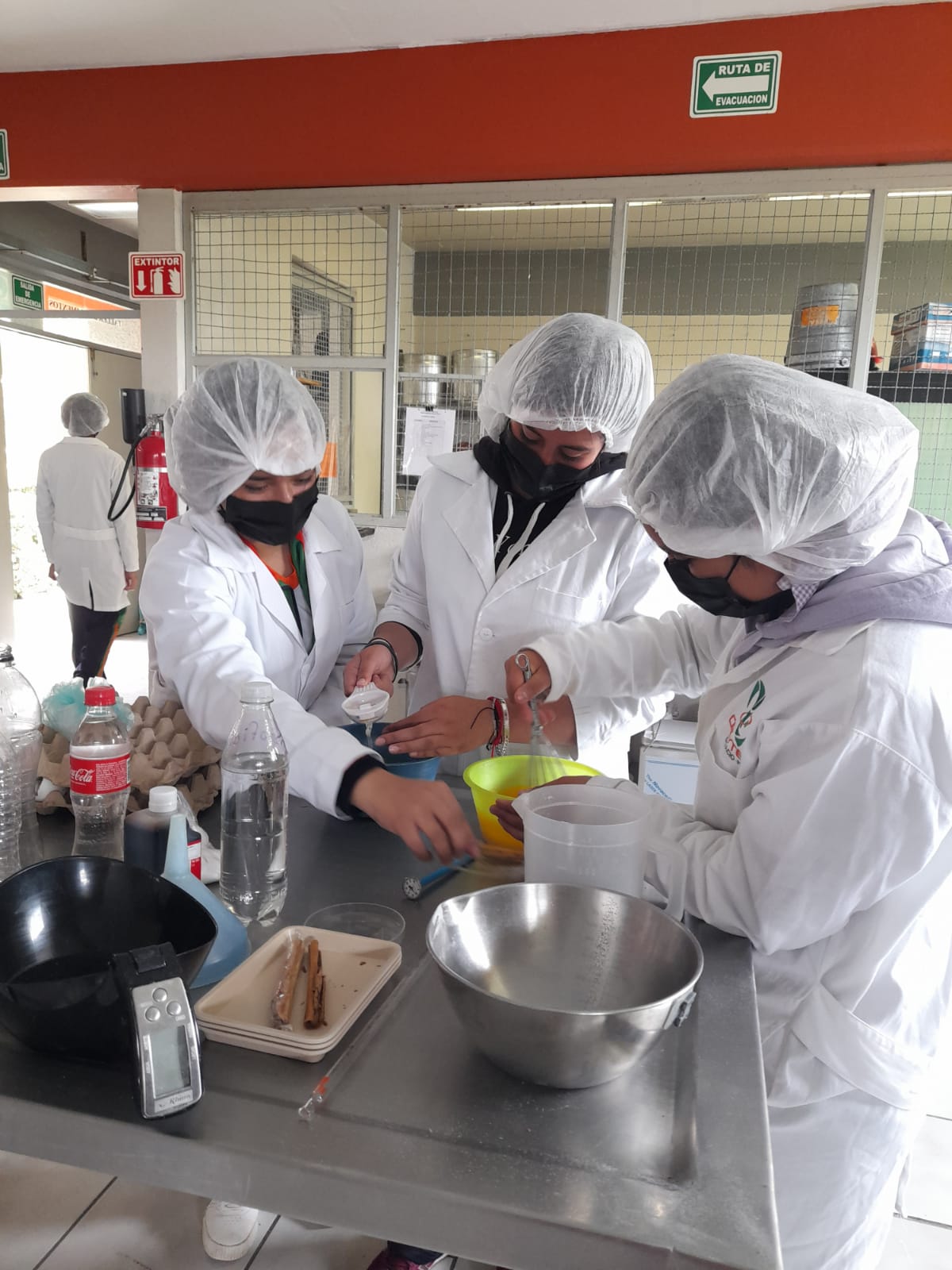 Cecytem ofrece 8 carreras técnicas con potencial para la relocalización de empresas