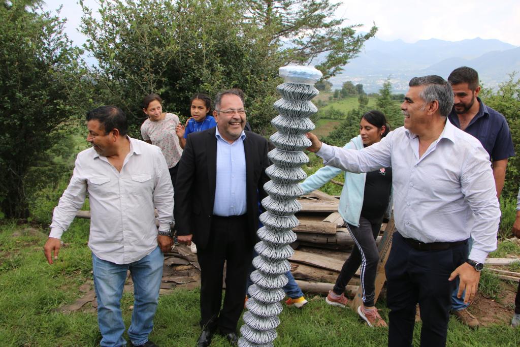 ​José Luis Téllez entregó material subsidiado y apoyos con paquetes de huevo en la localidad El Capulín.